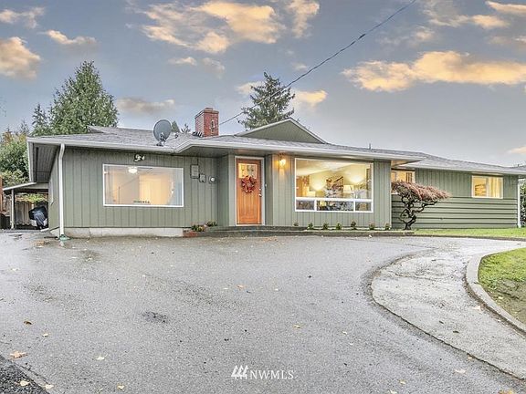 2nd image of 3516 Harbel Dr NE