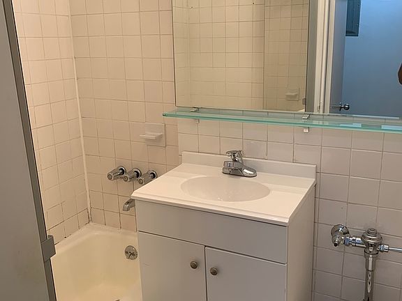5th image of 21 Gramercy Park S APT 2A