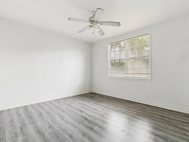 5124 Willow St — Photo 2