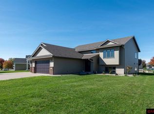 128 Flagstone Ln, Mankato, MN 56001