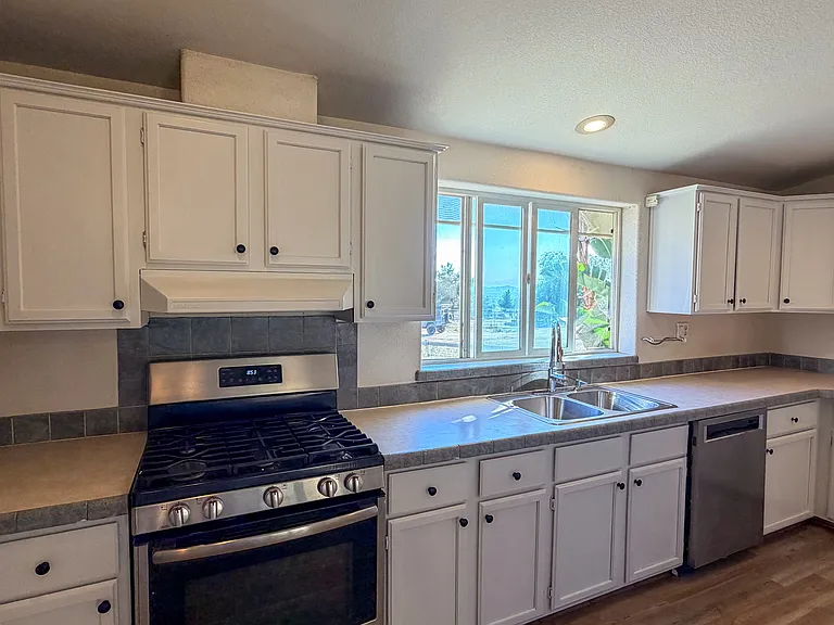 25120 Charina Rd — Photo 4