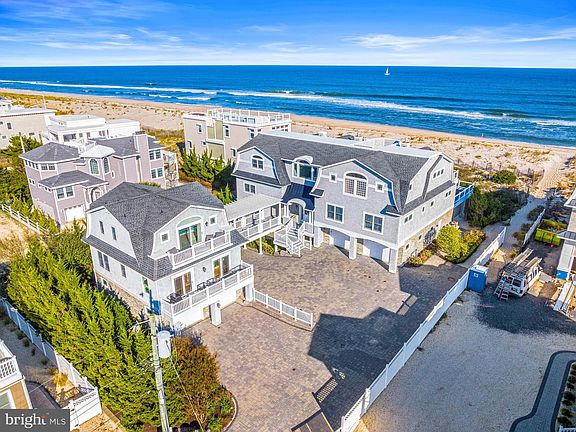 2nd image of 1095 Long Beach Blvd #B