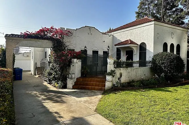 10736 Ashton Ave — Photo 2