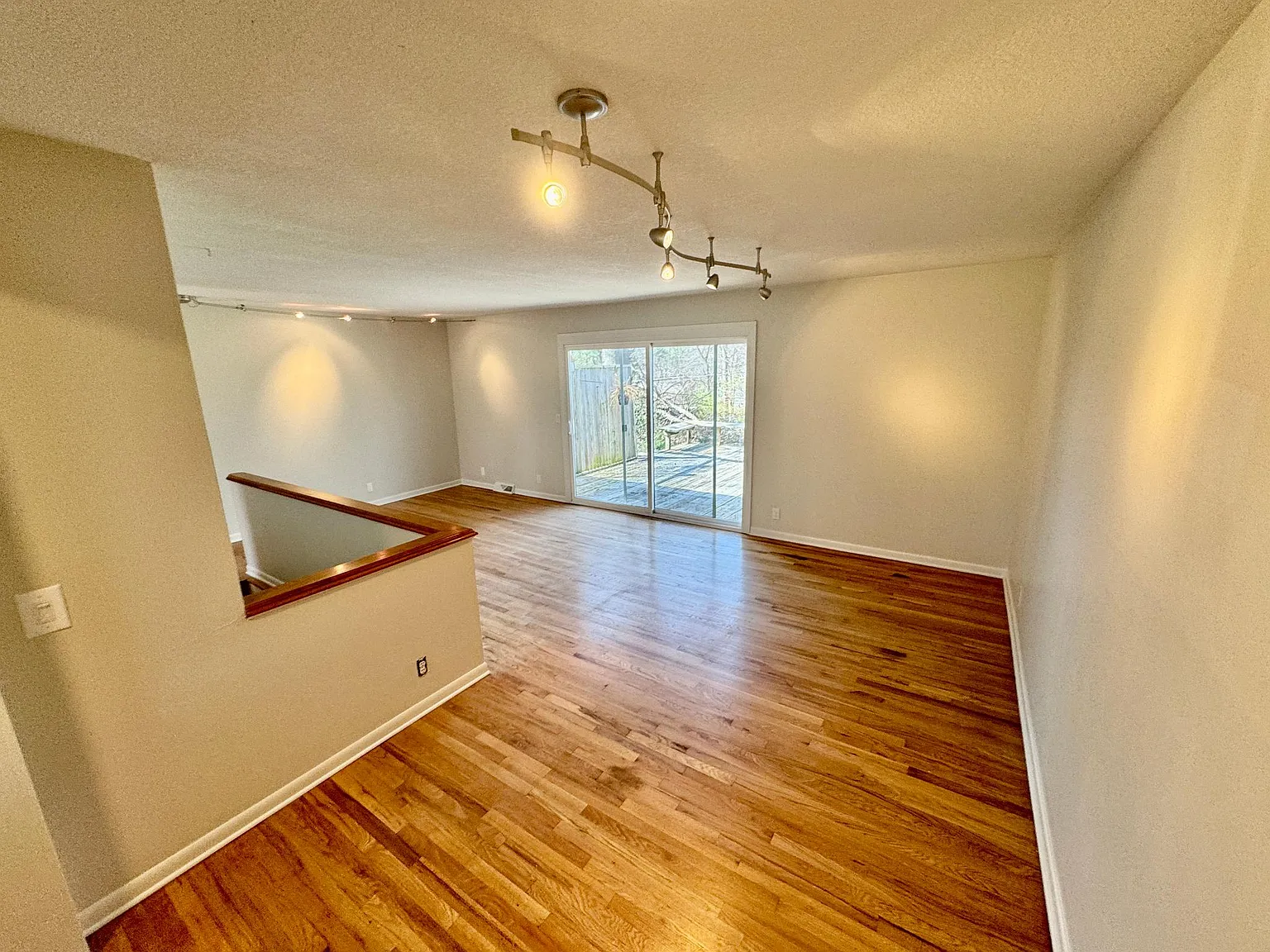 9700 Canterbury St — Photo 2