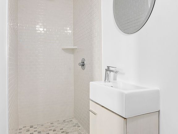 5th image of 656 Union St #1