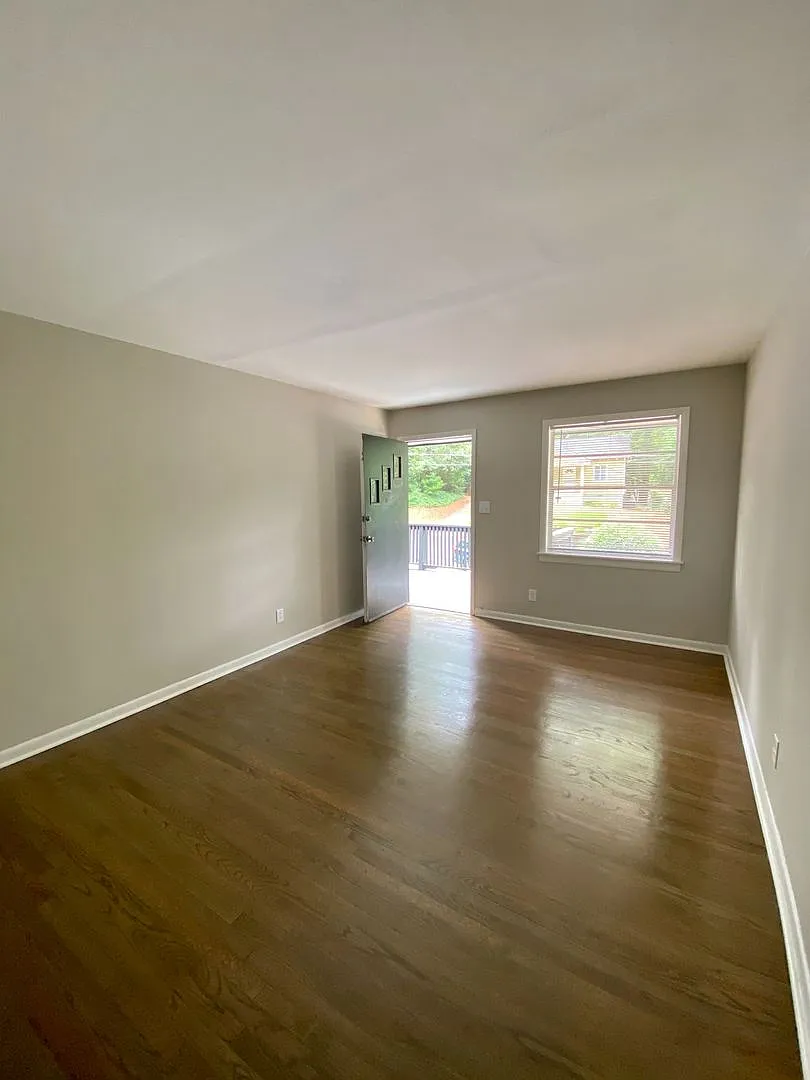 225-Hillcrest — Photo 1