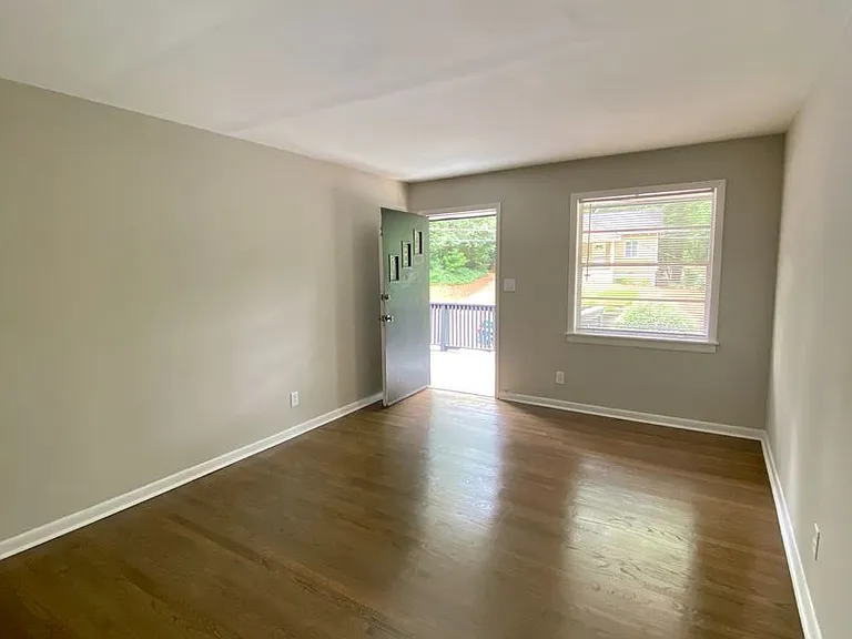 225 Hillcrest Ave — Photo 1