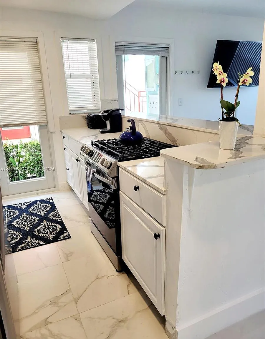 1234 Euclid Ave — Photo 2