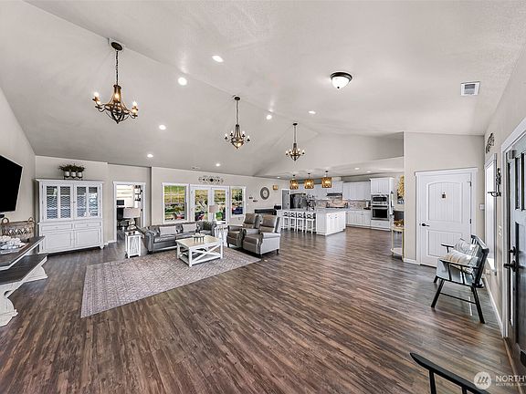 3rd image of 19727 Sky Ridge Road