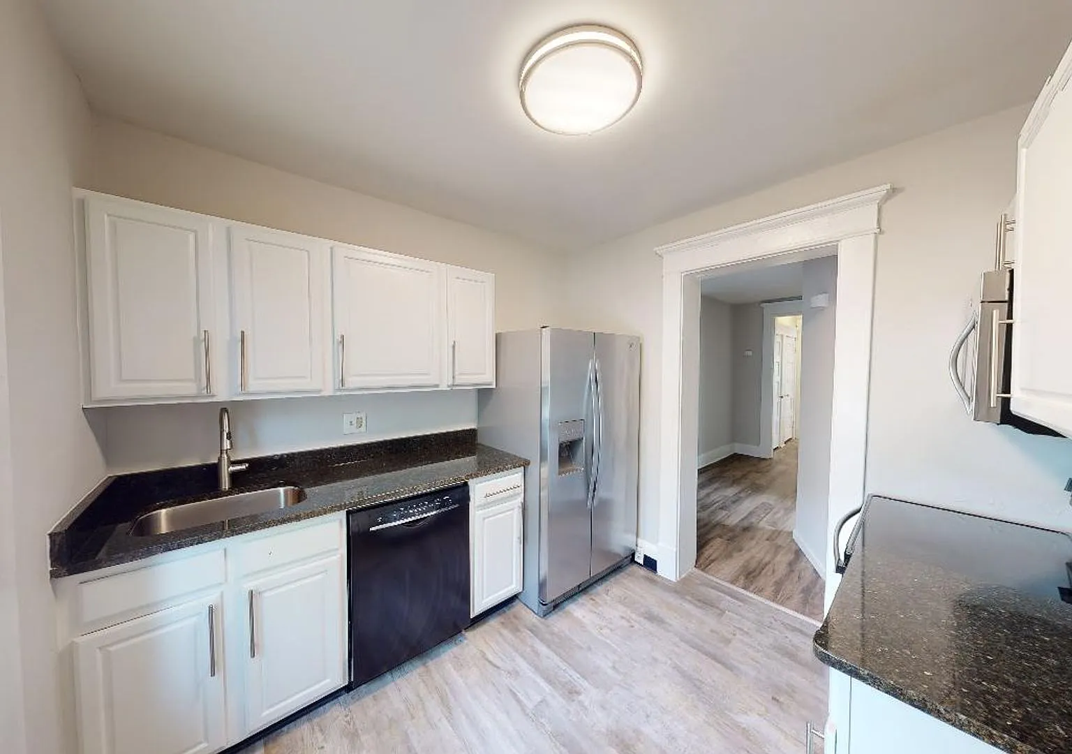 5 Bedrooms + 2.5 Full Bathrooms House So Close To Campus! A Ton Of New Updates! Available August ... — Photo 4