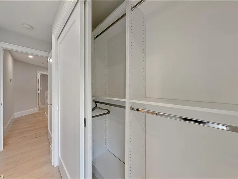 569 Park Shore Dr #G5 — Photo 32