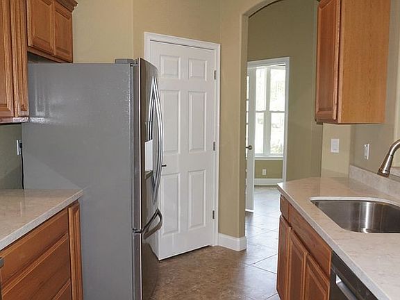 4th image of 218 Catriona Dr