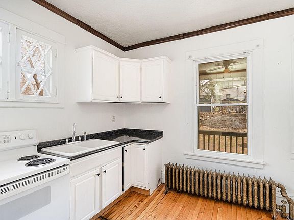 3rd image of 914 Arkwright St