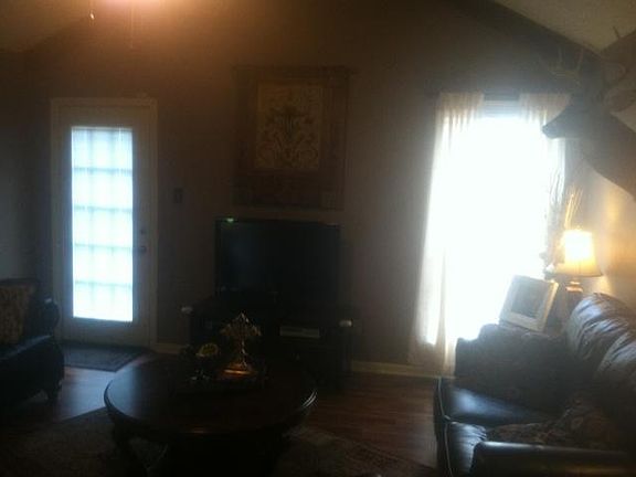 2nd image of 205 E Shadow Ln