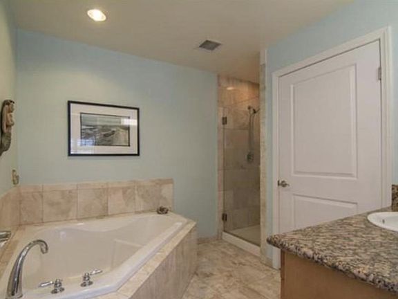 2nd image of 4821 Bakman Ave Unit 302
