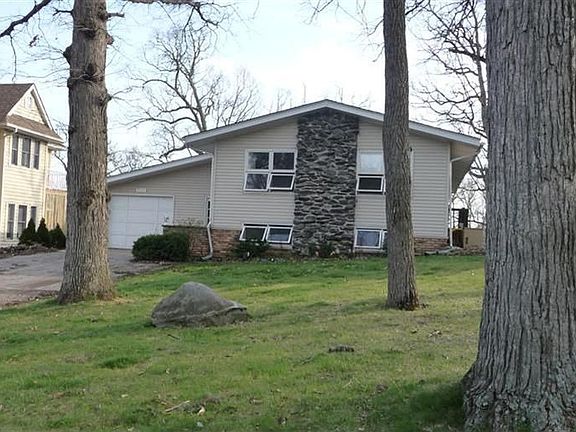 3rd image of 2432 E Lake Shore Dr