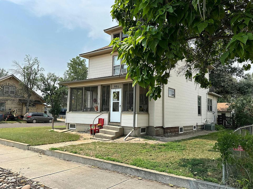2nd image of 605 N Cottage Grv