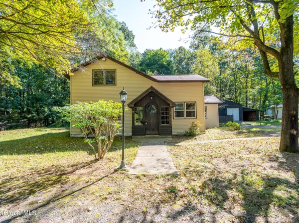 130 Eastside Drive, Ballston Lake, NY 12019