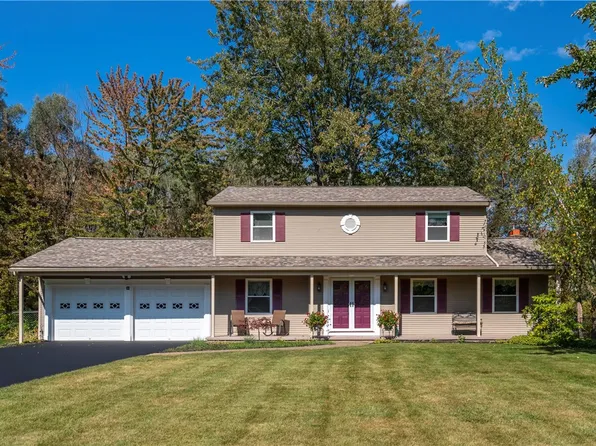 36 Putting Green Ln, Penfield, NY 14526