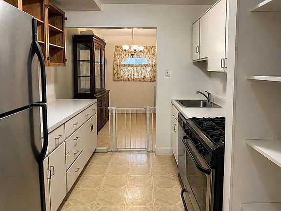 3rd image of 1935 Wilson Ln APT T3