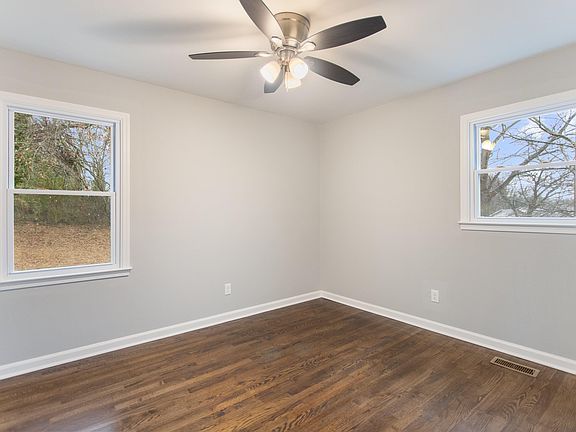 5th image of 891 Logan St