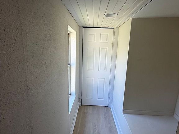3rd image of 3908 N Ridgeview Dr