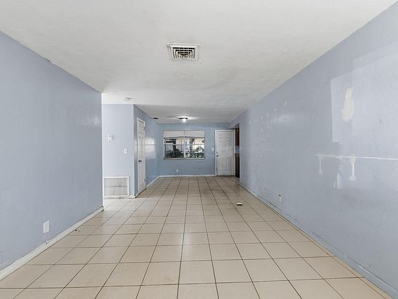 2nd image of 3761 NE 15th Avenue