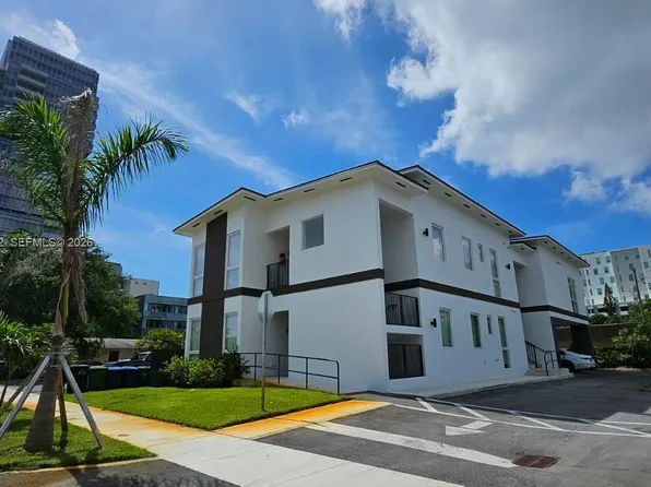 210 SE 10th St, Hallandale, FL 33009