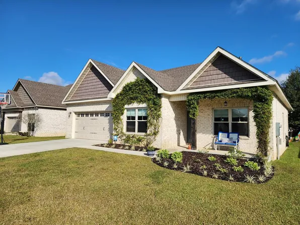 106 Cabrio Way, Headland, AL 36345