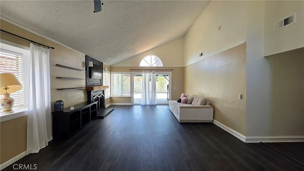 4 bed, 1615 sqft, $3,000 — Photo 3