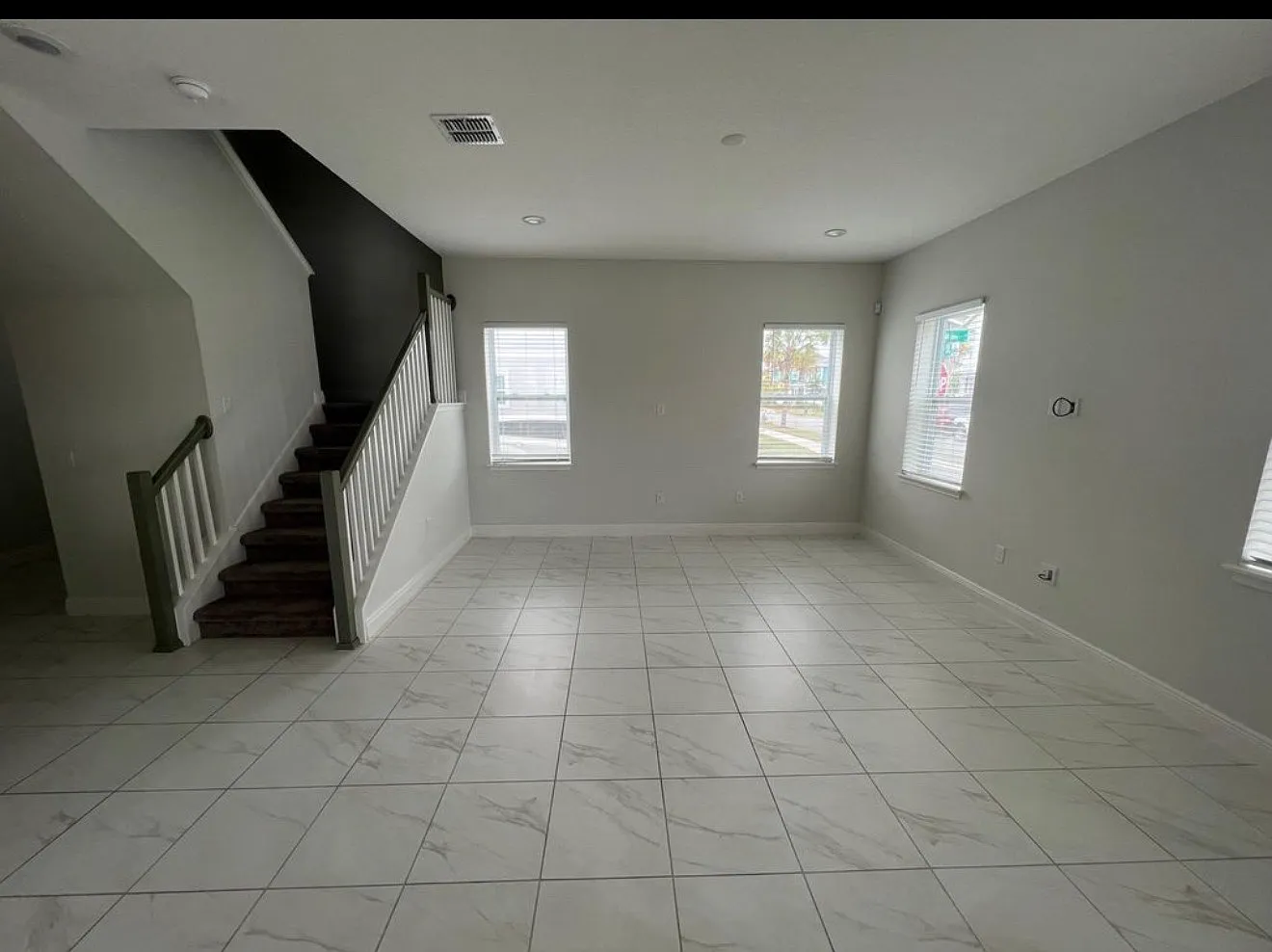 3 bed, 2187 sqft, $3,490 — Photo 4