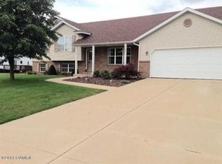 10251 Deerfield Dr, Zeeland, MI 49464