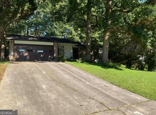 215 Lakeland Ct, Roswell, GA 30076