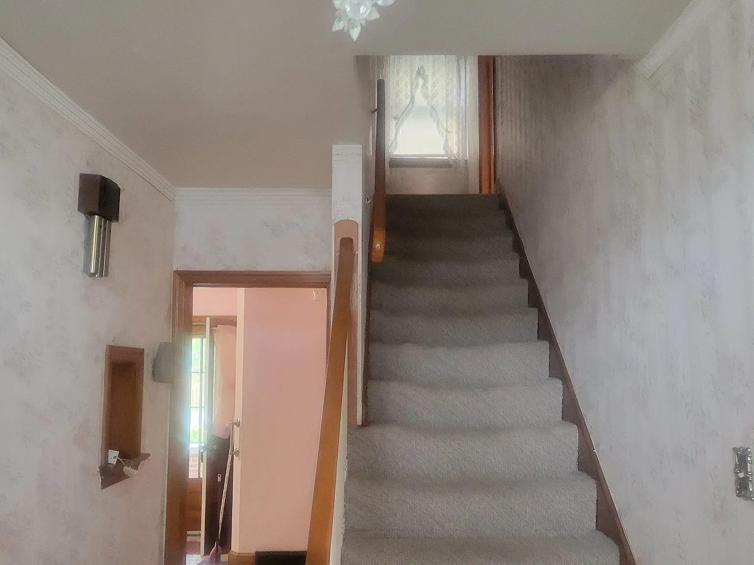 3 bed, 2100 sqft, $2,400 — Photo 3