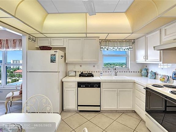 4th image of 3850 Galt Ocean Dr APT 1106