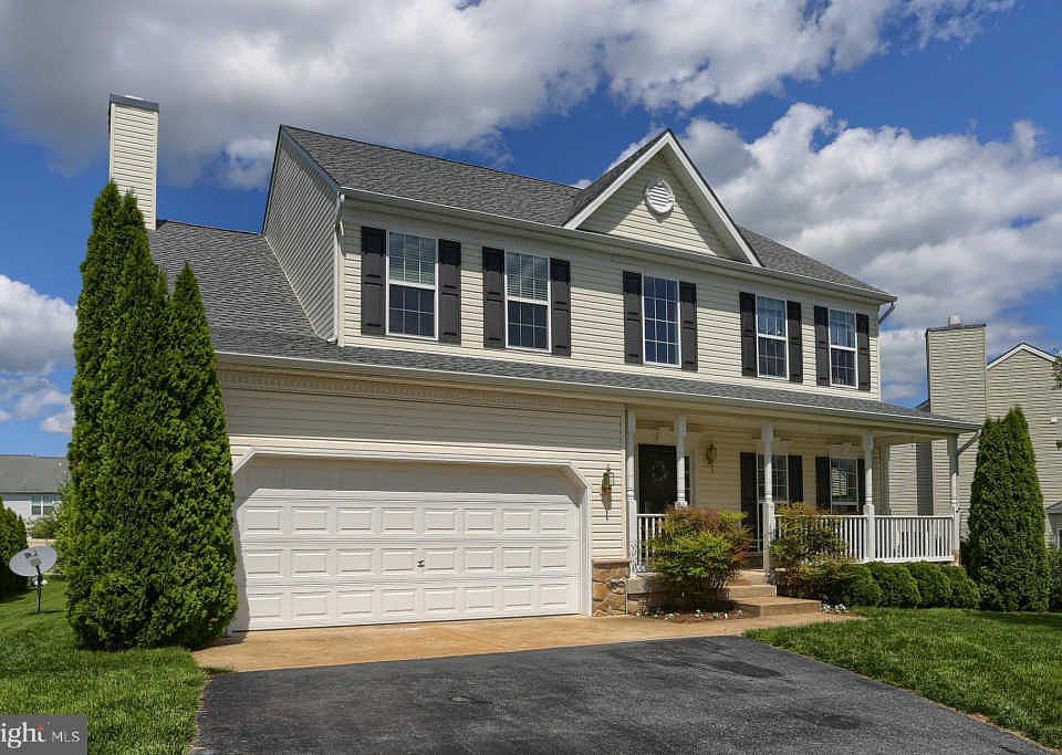 1st image of 102 Evergreen Cir