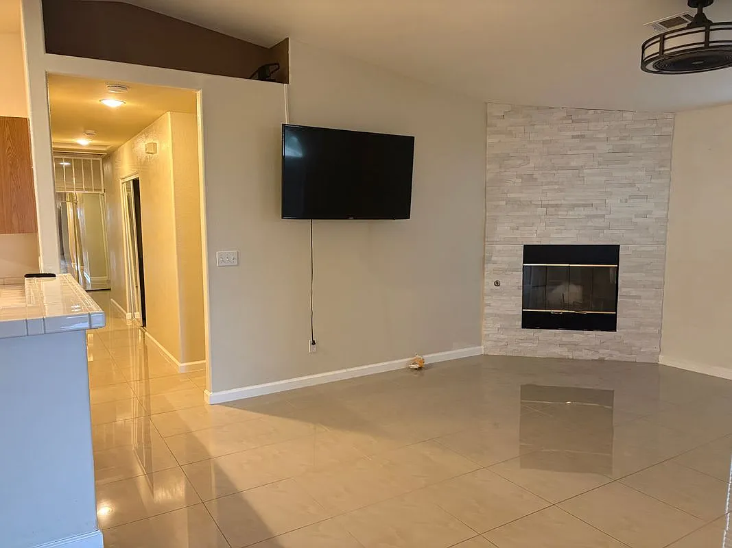 4 bed, 2.0 bath, 1650 sqft, $3,000 — Photo 4