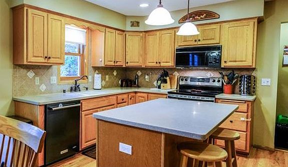 3rd image of 5859 S Park Dr
