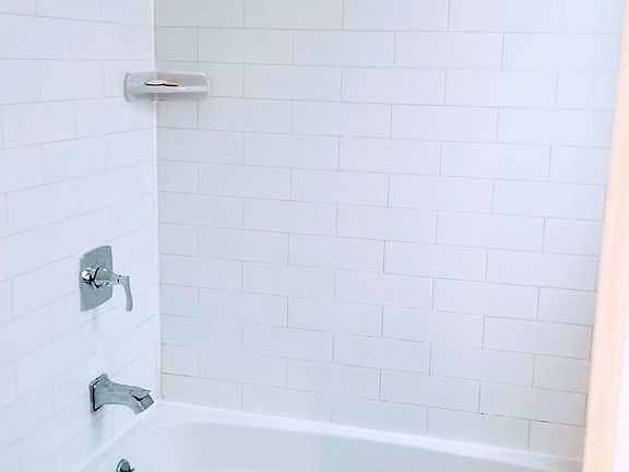 4th image of 1298 De Kalb Ave #3B