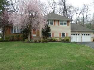 343 Rolling Rock Rd, Mountainside, NJ 07092