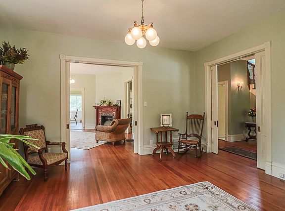 5th image of 18 N Porter St
