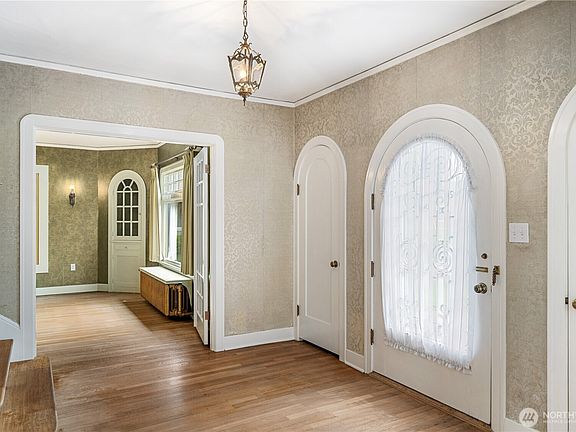 5th image of 601 Washington Street