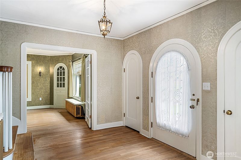 5th image of 601 Washington Street