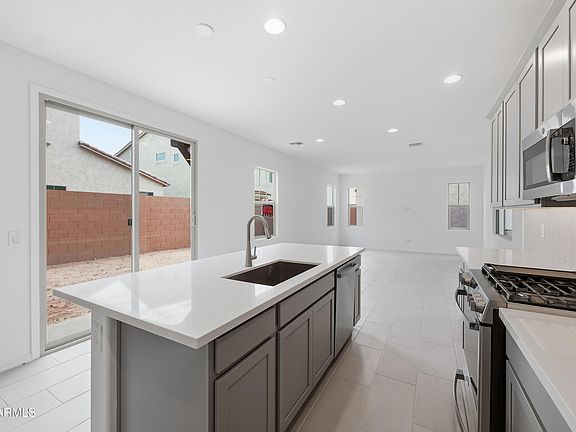 3rd image of 3945 S VERBENA Avenue