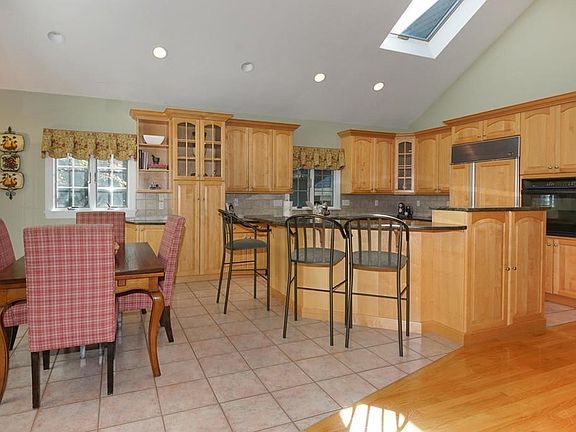 5th image of 26 Hollow Oak Dr