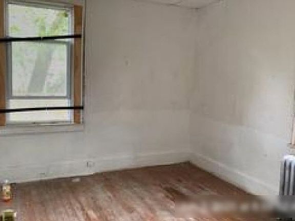 3rd image of 33-35 W Avon Ave