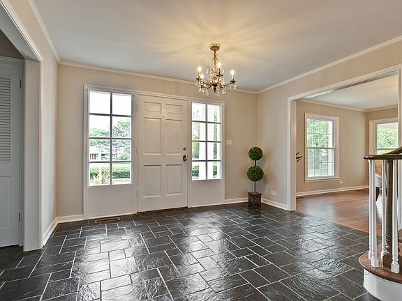 4th image of 1134 Oak Knoll Dr