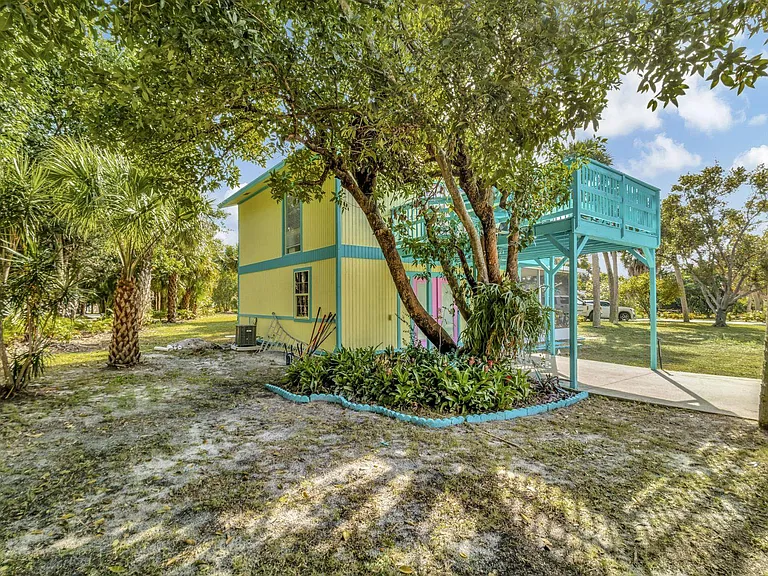 8225 S Indian River Dr #C — Photo 17