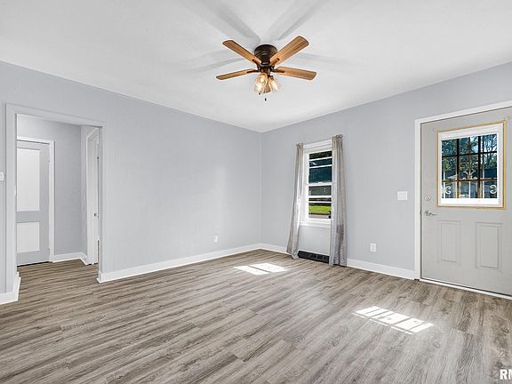 3rd image of 721 E Tripp Ave