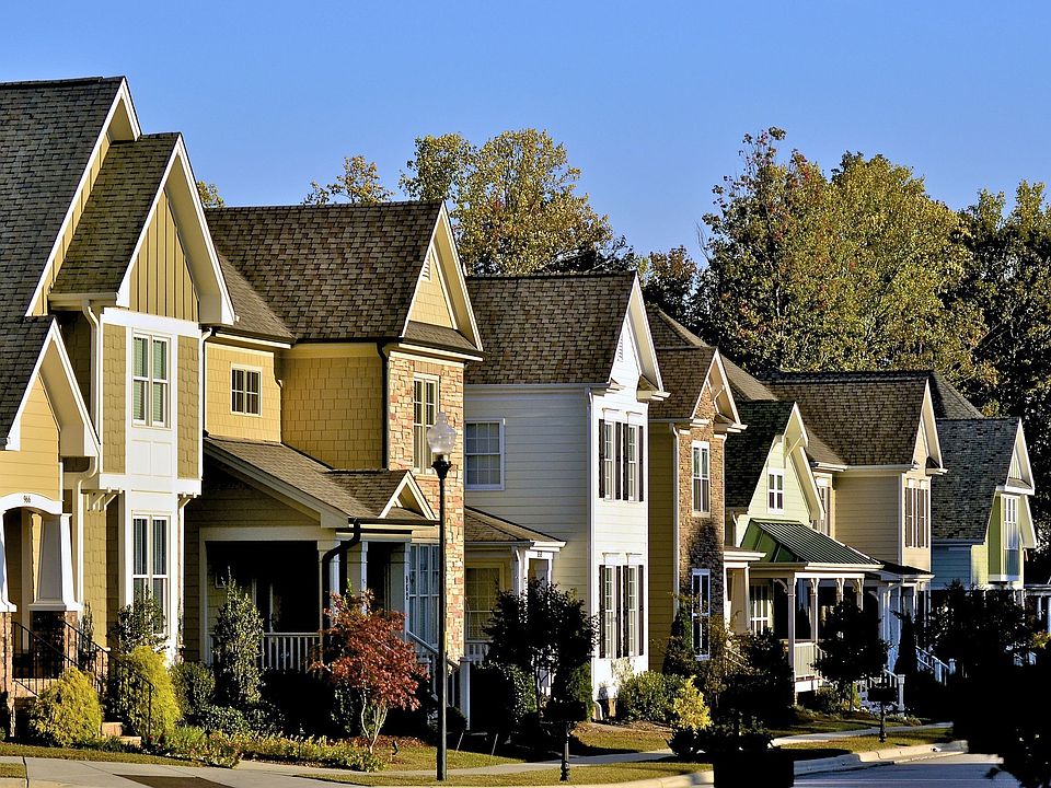 Streetscapes and great architecture in this Downtown Community